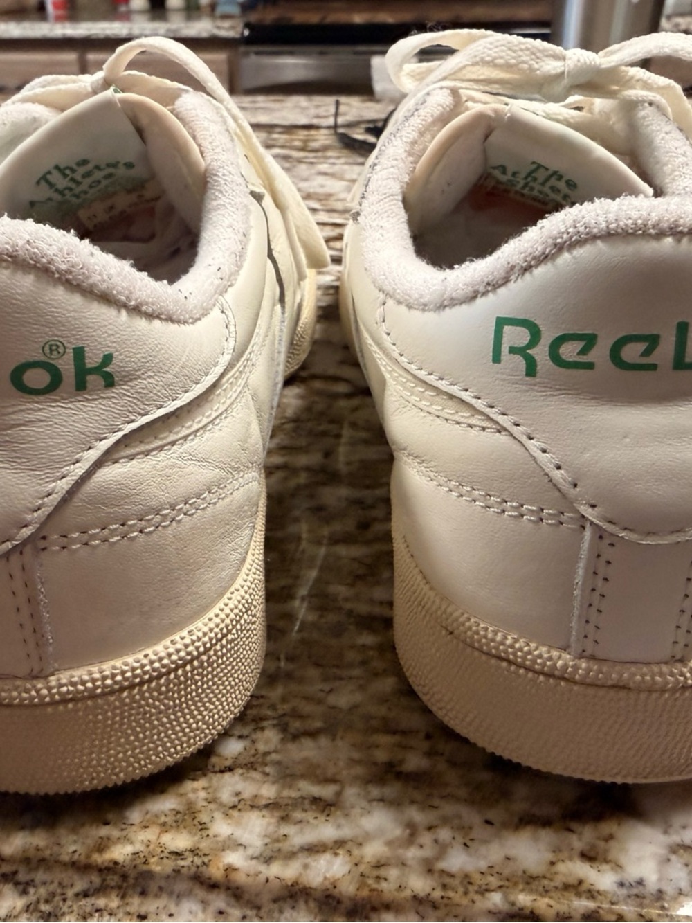 Reebok Men’s Size 12 Vintage White Leather with Green Logo Accent Sneakers - Picture 5 of 9